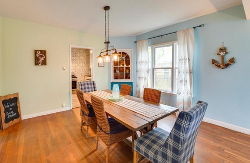 Bay Area Casa | Vintage Corpus Christi Home - 2 Blocks From Beach!