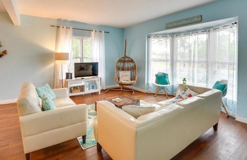Bay Area Casa | Vintage Corpus Christi Home - 2 Blocks From Beach!