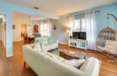 Bay Area Casa | Vintage Corpus Christi Home - 2 Blocks From Beach!
