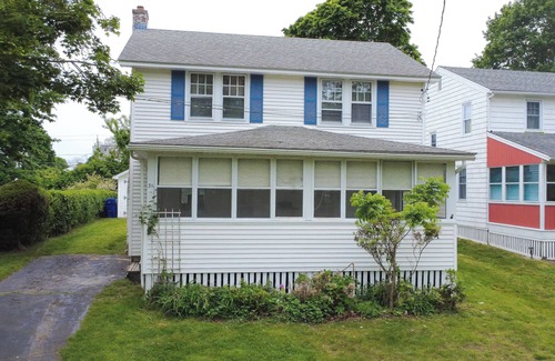 Old Lyme Casa | Vintage Cottage by the Sea - Walking Distance to the Beach - Old Lyme