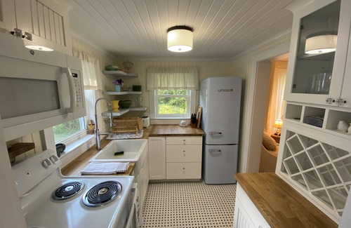Wanchese Casa | Vintage Cottage in Wanchese