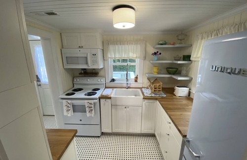 Wanchese Casa | Vintage Cottage in Wanchese