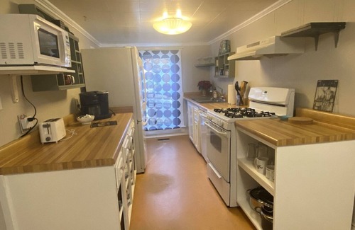 Forest Hills Casa | Vintage Cottage less than 3 mi from Duke Hospital