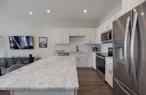 Whitebridge Casa | Vintage Couture-Audrey Hepburn Inspired – Rooftop – Sleeps 8