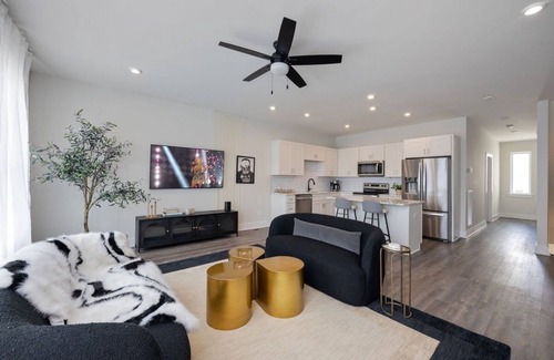 Whitebridge Casa | Vintage Couture-Audrey Hepburn Inspired – Rooftop – Sleeps 8