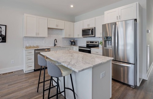 Whitebridge Casa | Vintage Couture-Rooftop Deck-Mins To Downtown