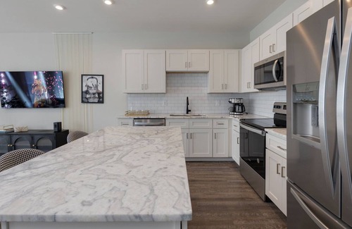 Whitebridge Casa | Vintage Couture-Rooftop Deck-Mins To Downtown