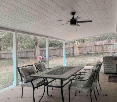 Lufkin Casa | Vintage Family House