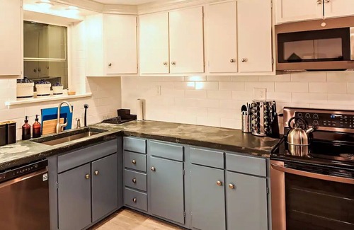 Allentown Casa | NEW & LUX: Near PPL/Dorney/SKI + FREE 1car parking