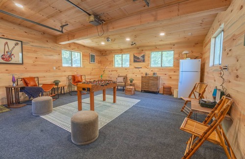 Madison Casa | Vintage-Inspired Luxury Retreat w/Hot Tub, Sauna & 1970s Garage Hangout