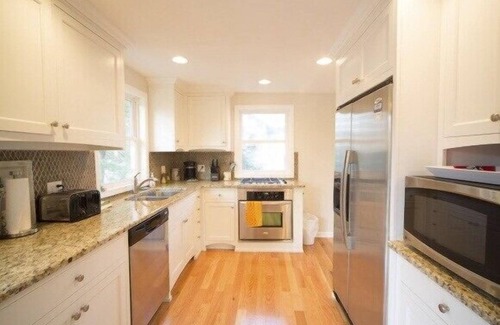 Michigan City Cabaña | Vintage Lake Michigan Beach Cottage: 4br + loft, 3ba-Sleeps 17