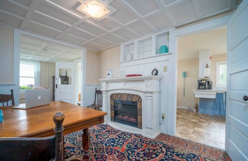 Van Buren Point Cabaña | Vintage Lakefront Home in Historic Van Buren Point