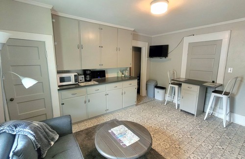 Mount Airy Apartamento | Vintage One Bedroom with Living/Kitchen