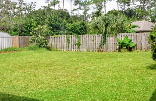 Palm Coast Casa | Vintage-Style Palm Coast Retreat w/Sunroom