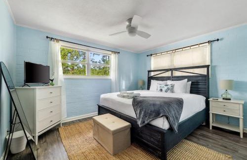 Leesville Casa | Vintage Sunrise Home-Lake View
