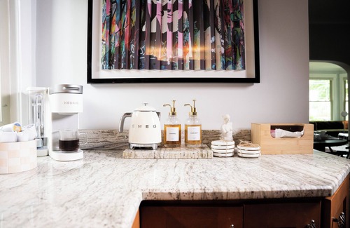 Oak Park Casa | Vintage Urban Retreat
