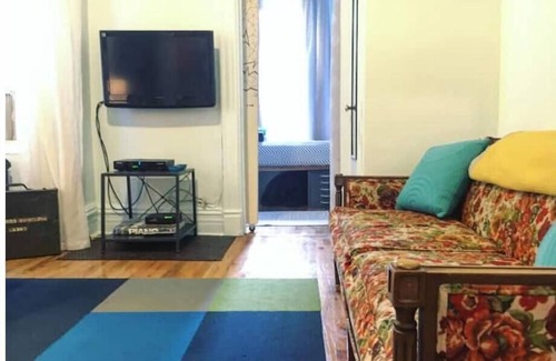 Bedford-Stuyvesant Apartamento | Vintage Vibes: Cozy Brooklyn Haven in Clinton Hill