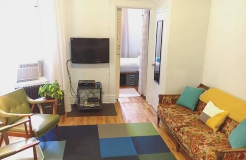 Bedford-Stuyvesant Apartamento | Vintage Vibes: Cozy Brooklyn Haven in Clinton Hill