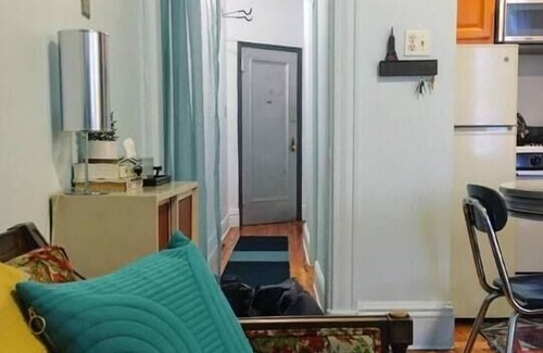 Bedford-Stuyvesant Apartamento | Vintage Vibes: Cozy Brooklyn Haven in Clinton Hill