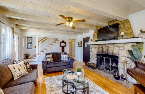 Lake Arrowhead Casa | Vintage Village Walk Cottage