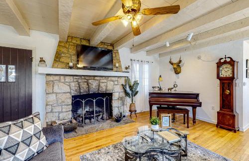 Lake Arrowhead Casa | Vintage Village Walk Cottage
