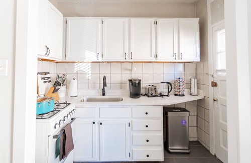 Rogers Park Casa | VintageLoversEscape|Homey|Stylish1BR|CloseToBeach