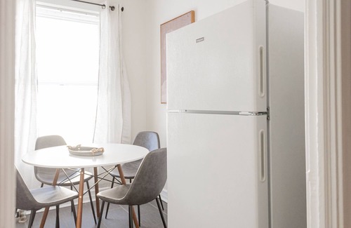 Rogers Park Casa | VintageLoversEscape|Homey|Stylish1BR|CloseToBeach