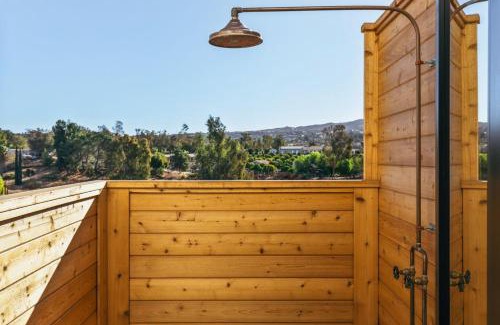 Temecula Complejo | Vintners Village California-Chic Wine Estate