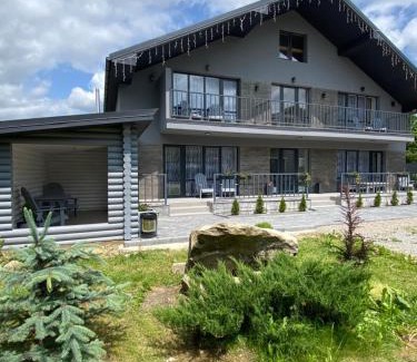 Mykulychyn Apartamento | VIP котедж Рокита