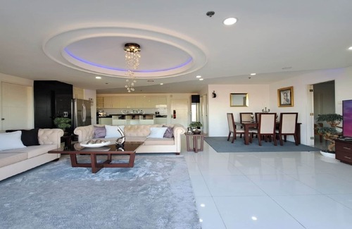 Balibago Apartamento | VIP 2Bedroom Penthouse-Kandi Palace 155sqm with Jacuzzi