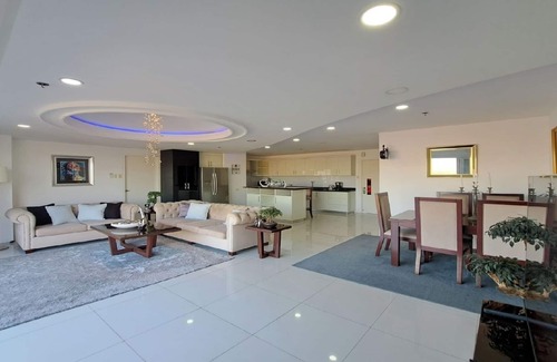 Balibago Apartamento | VIP 2Bedroom Penthouse-Kandi Palace 155sqm with Jacuzzi