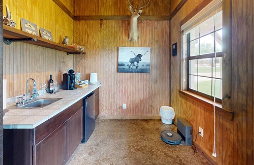 Ingram Cabina | VIP Cabin A w/ Lake Views & Private Lake Access with Dock