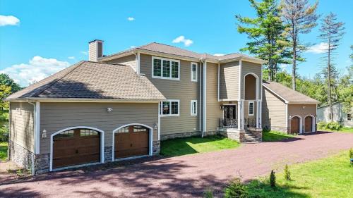 Blakeslee Casa | VIP Mansion Estate