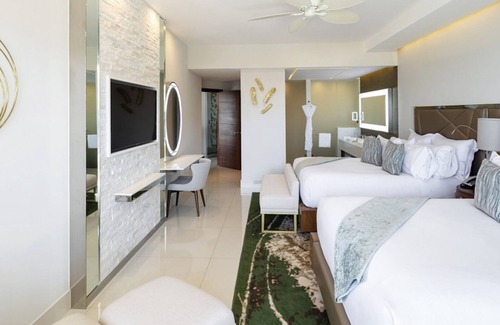 Palmilla Complejo | VIP Member Access 💎Luxe 3BR Oceanfront 🌊 Wraparound Terrace w/Jacuzzi ✨4198ft²