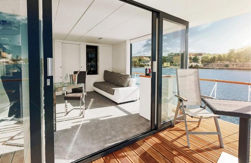 Smichov Alquiler De Eote | VIPliving Houseboat