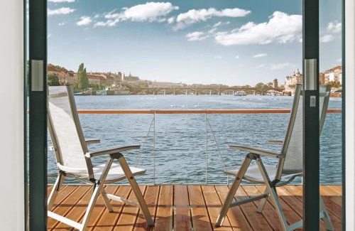 Smichov Alquiler De Eote | VIPliving Houseboat