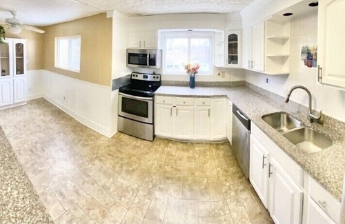 Virginia Beach Casa | Virginia Beach Family Home 4 Bedroom, 2 Bathroom