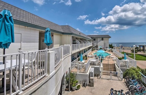 Virginia Beach Apartamento | Virginia Beach Oceanfront Studio, Boardwalk, Balcony, Beach, Pool