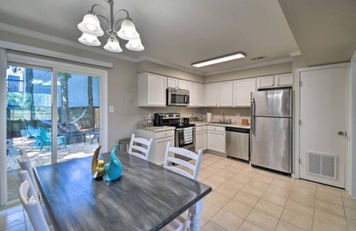 Northeast Virginia Beach Casa | Virginia Beach Townhouse - 5 minutes to Boardwalk!