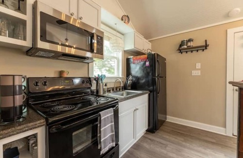 Manteo Cabaña | Virginia Dare Cottage-Walk 2 Manteo Waterfront