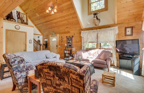 Fulks Run Casa | Virginia Mountain Cabin with Decks and Fireplaces