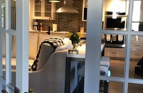 Simmonsville Otro | VIRGINIA TECH FAMILIES - 200 YEAR OLD FARMHOUSE