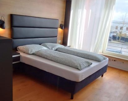 Oberhausen-Sud Apartamento | Virginie Apartments - großzügige 145 qm mit Balkon und Parkplatz