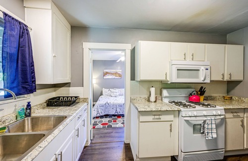 Visalia Cabaña | Visalia Vacation Rental Near Sequoia National Park