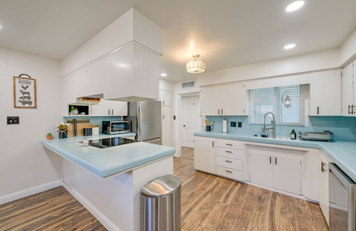 Visalia Casa | Visalia Vacation Rental w/ Yard: 1 Mi to Downtown