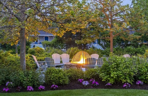 Silver Beach Casa | Visit Ashumet Holly Wildlife Sanctuary! 4 Spacious Units, Pets Allowed, Pool!