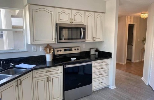 Isla del Sol Condominio | Visit Paradise! Remodeled 2-bed/2-bath condo.