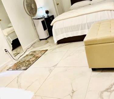 Queens Apartamento | Visit & Relax