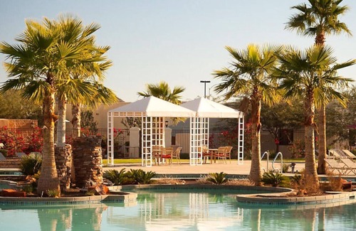 Cibola Vista Condominio | Visit the amazing Red Rock Formation in this beautiful 1BD condo with amenities