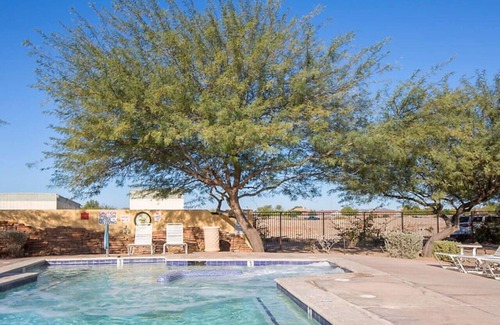 Cibola Vista Condominio | Visit the amazing Red Rock Formation in this beautiful 1BD condo with amenities